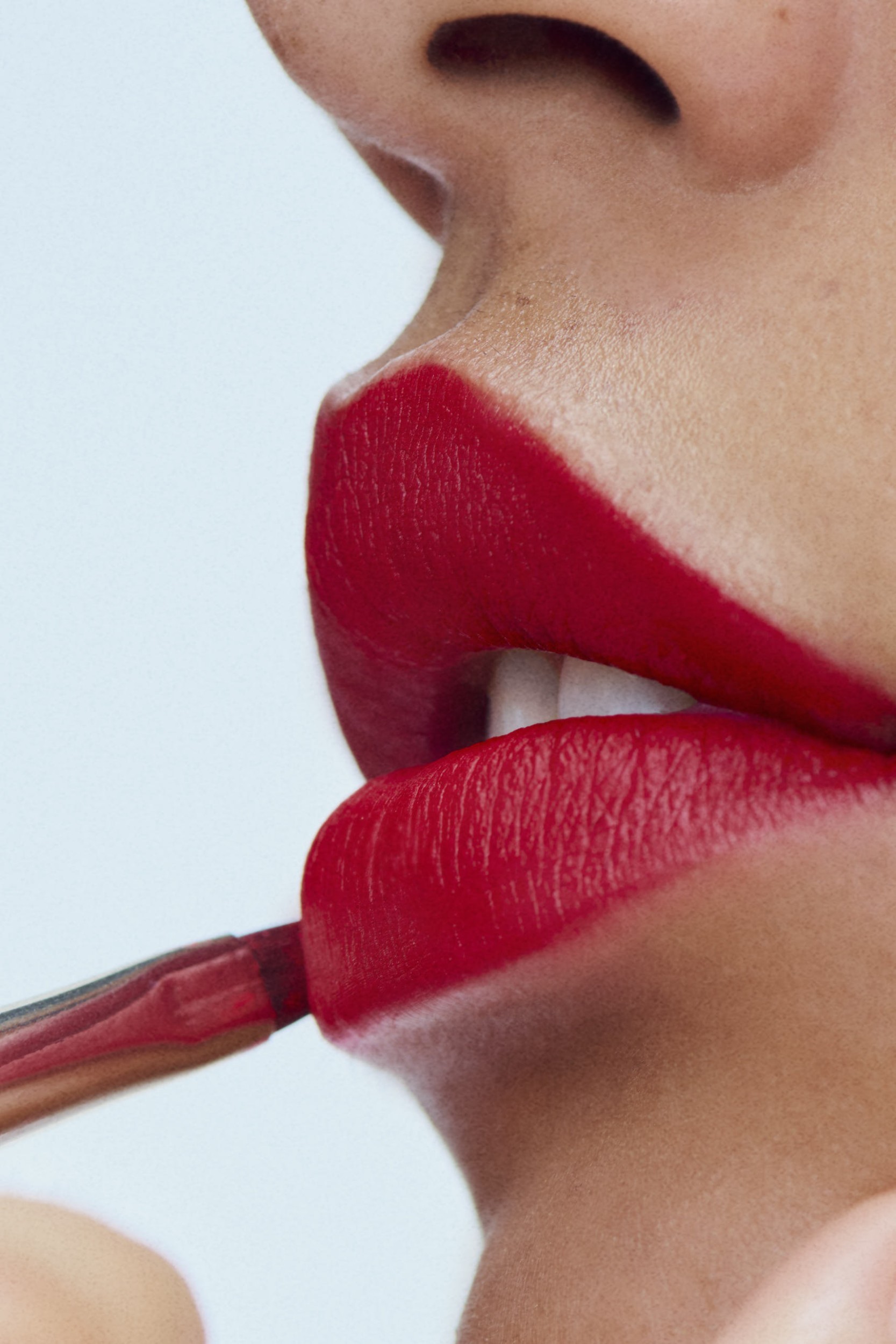 clarins_240624_zoe_kovacs_perfect_lips_ruby_0266.jpg