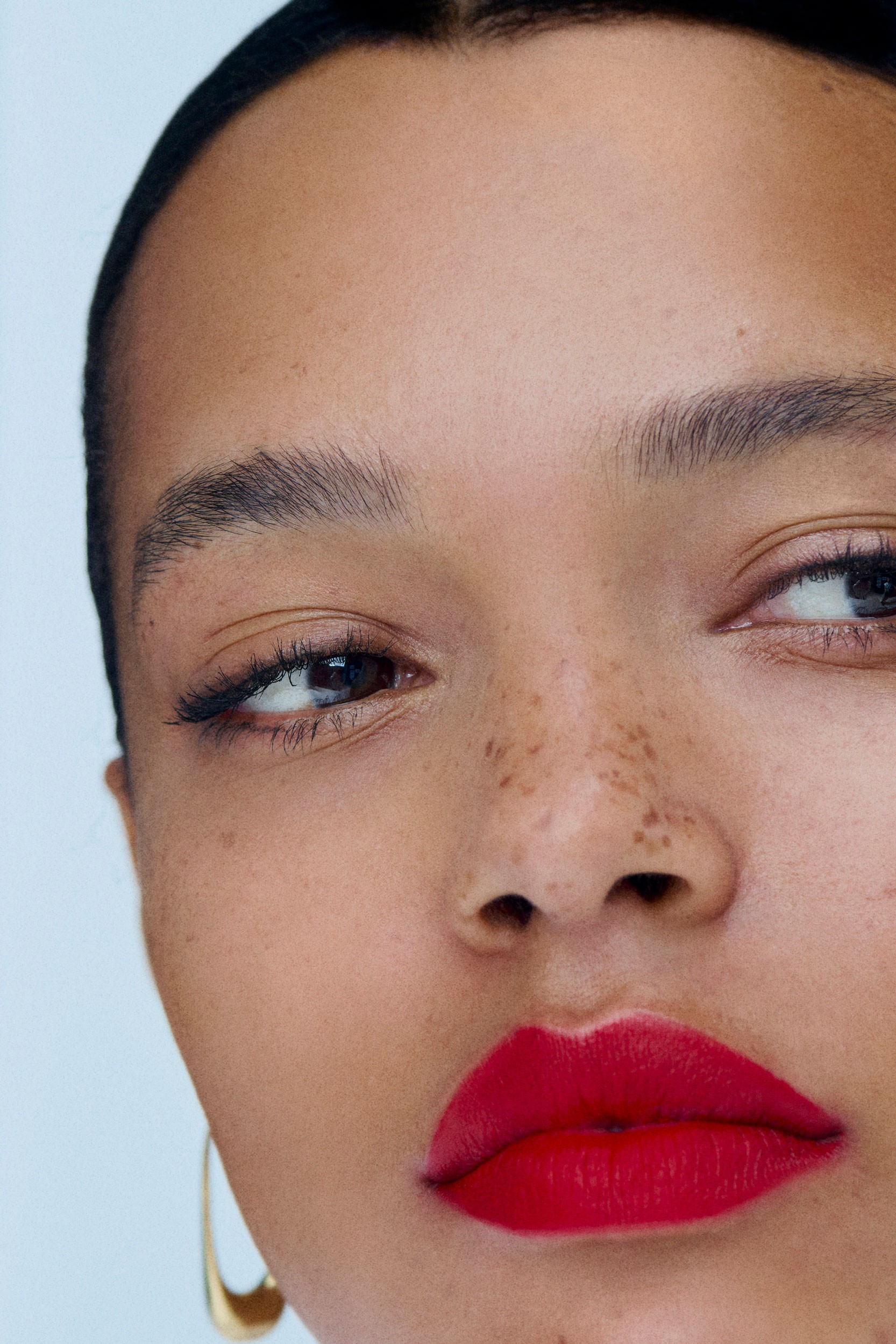 clarins_240624_zoe_kovacs_perfect_lips_ruby_0939.jpg