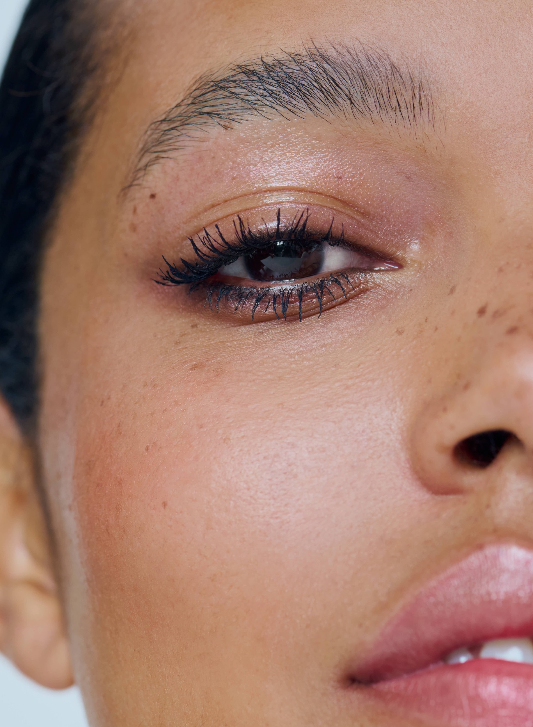 clarins_240624_zoe_kovacs_perfect_lashes_ruby_0445.jpg