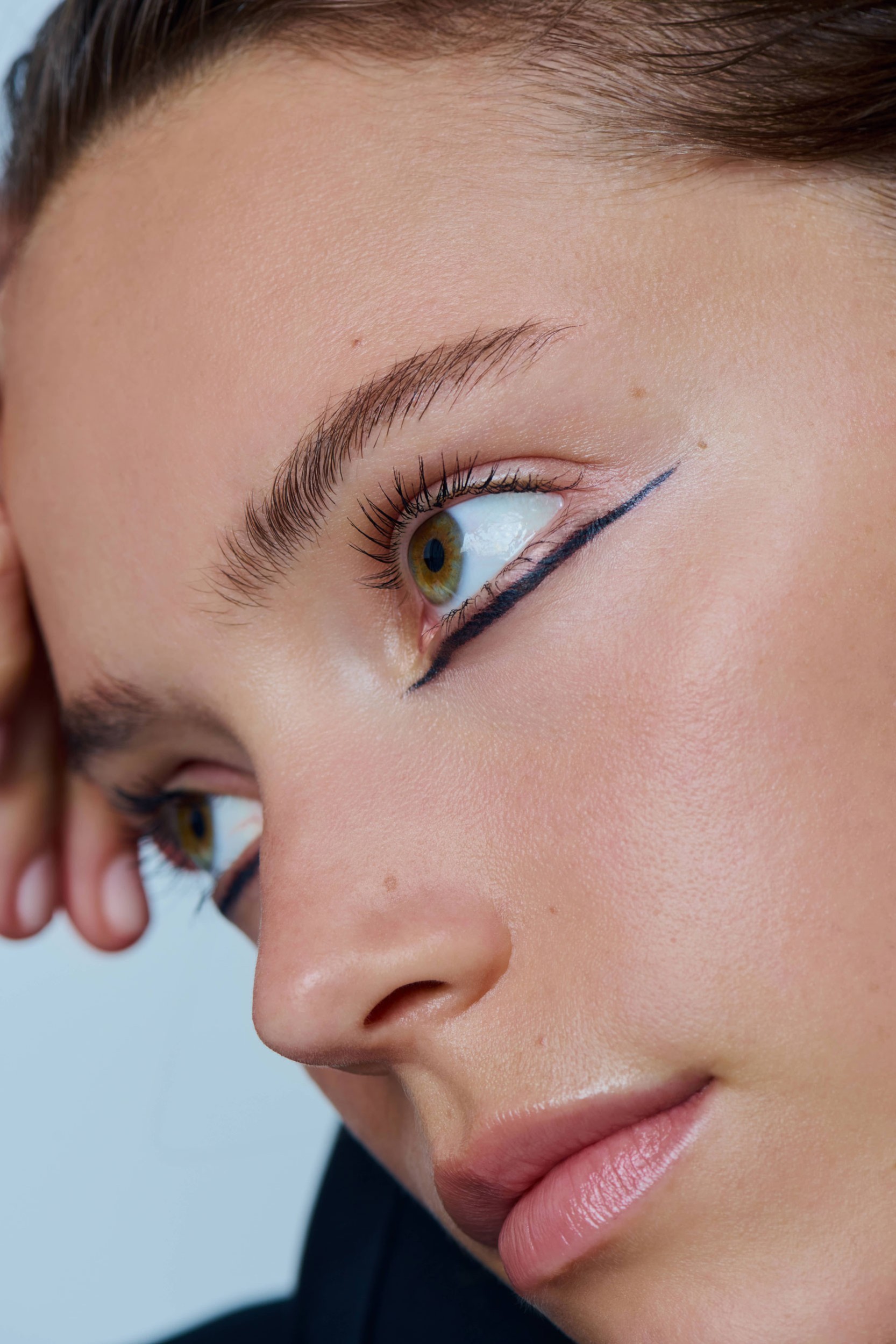 clarins_240624_zoe_kovacs_new_eyes_code_loane_0669.jpg