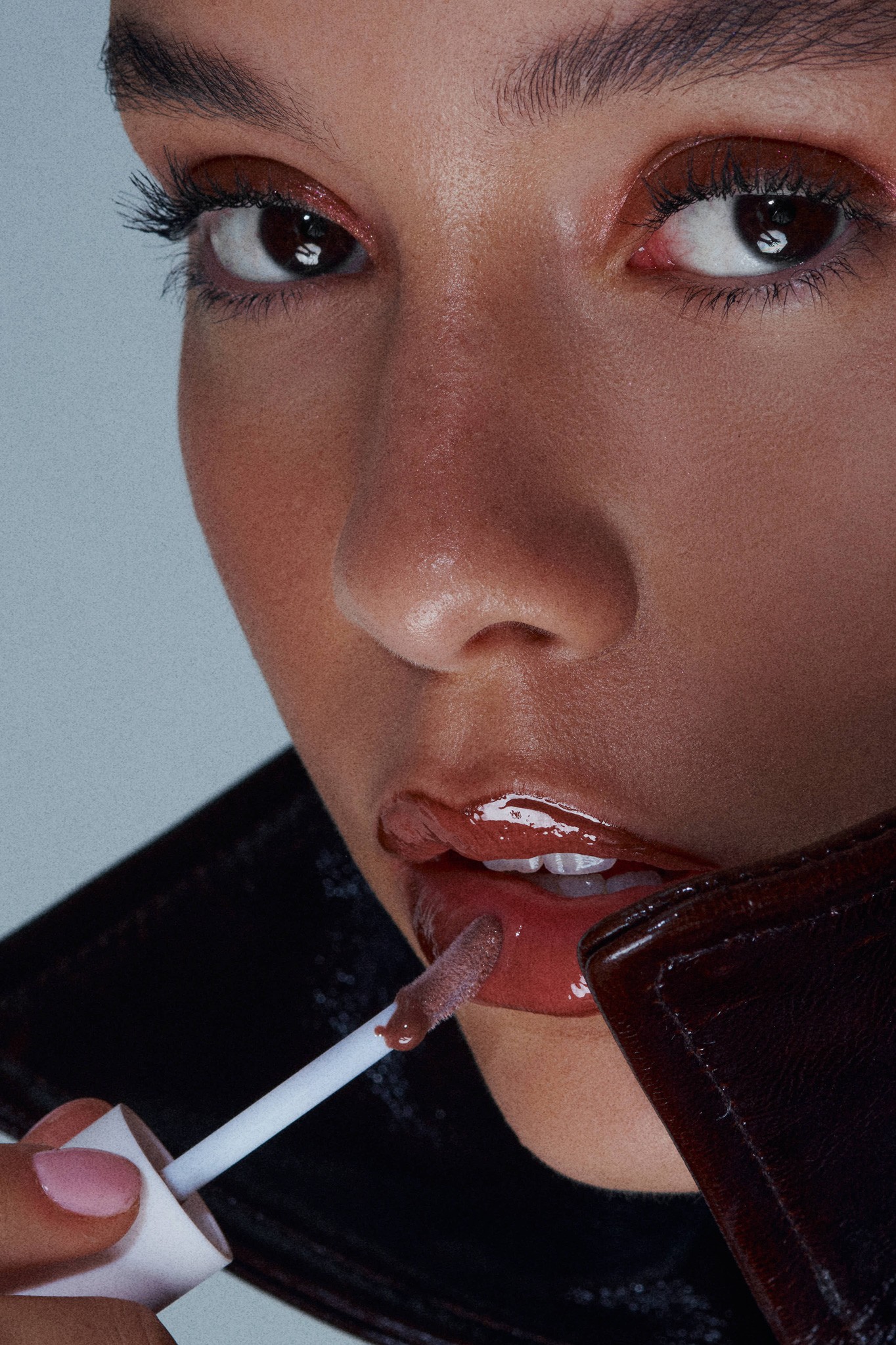 16_cocoa_liner_lovable_kiss_lip_glaze_zoekovacs_0493.jpg