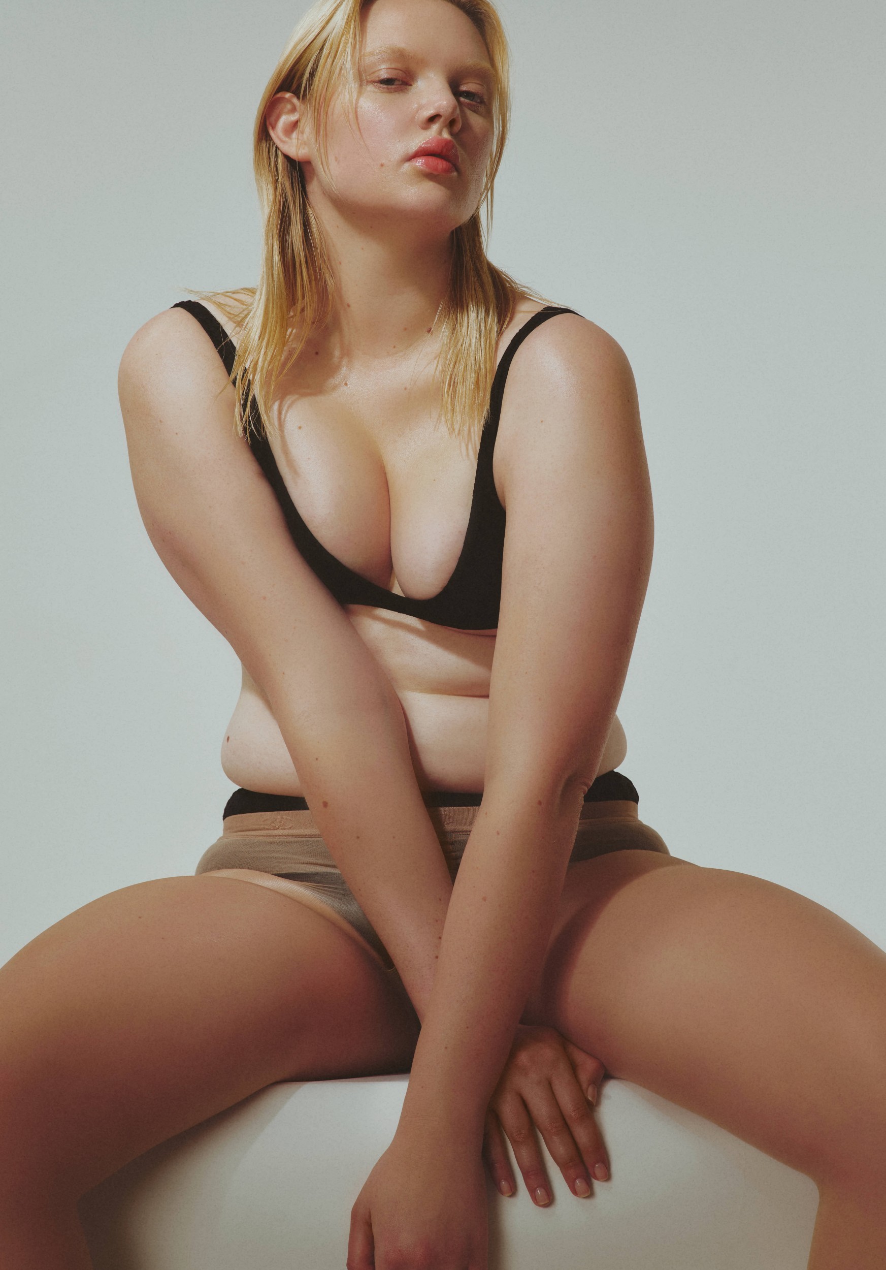 vogue_210424_zoekovacs117230.jpg
